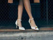 Load image into Gallery viewer, Nature inspired artistic Italian high heel shoes with a bird and leaf design