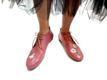 Load image into Gallery viewer, handpainted Italian comfortable mauve chukka boots with flower design