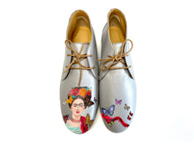 Load image into Gallery viewer, Pair of gray chukka boot shoes with frida design