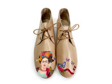 Load image into Gallery viewer, Pair of beige chukka boot shoes with frida design
