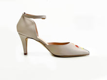 Load image into Gallery viewer, handpainted Italian comfortable beige pumps heels with flower design
