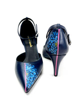 Load image into Gallery viewer, handpainted Italian comfortable navy blue  heels pumps with digital design