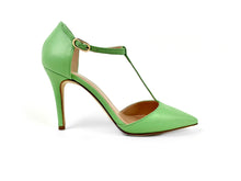 Load image into Gallery viewer, handpainted Italian comfortable pumps heels with classic design