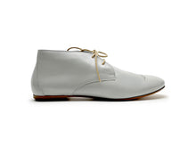 Load image into Gallery viewer, handpainted Italian comfortable gray chukka boots with king design
