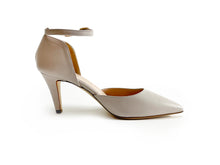 Load image into Gallery viewer, Classic Pumps
