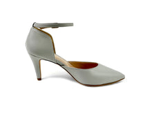 Load image into Gallery viewer, handpainted Italian comfortable pumps heels with classic design