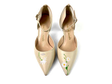 Load image into Gallery viewer, handpainted Italian comfortable beige pumps heels with flower design