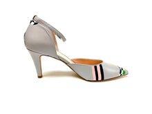 Load image into Gallery viewer, handpainted Italian comfortable gray heels pumps with lips design
