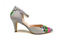 Load image into Gallery viewer, handpainted Italian comfortable gray heels pumps with lips design