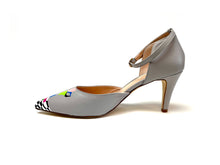 Load image into Gallery viewer, handpainted Italian comfortable gray heels pumps with lips design
