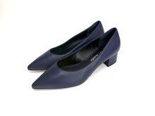 Load image into Gallery viewer, Verona Low Block Pumps
