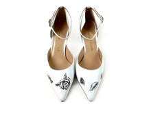 Load image into Gallery viewer, handpainted Italian comfortable white heels pumps with black and white flower design