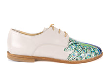Load image into Gallery viewer, handpainted Italian comfortable oxford ivory shoes with peacock design