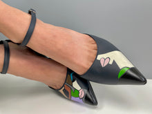 Load image into Gallery viewer, handpainted Italian comfortable navy blue pumps heels with cubism design