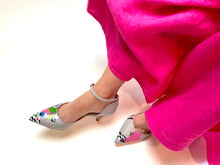 Load image into Gallery viewer, handpainted Italian comfortable gray heels pumps with lips design