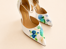 Load image into Gallery viewer, Custom Bridal Shoes, handpainted Italian leather wedding heels
