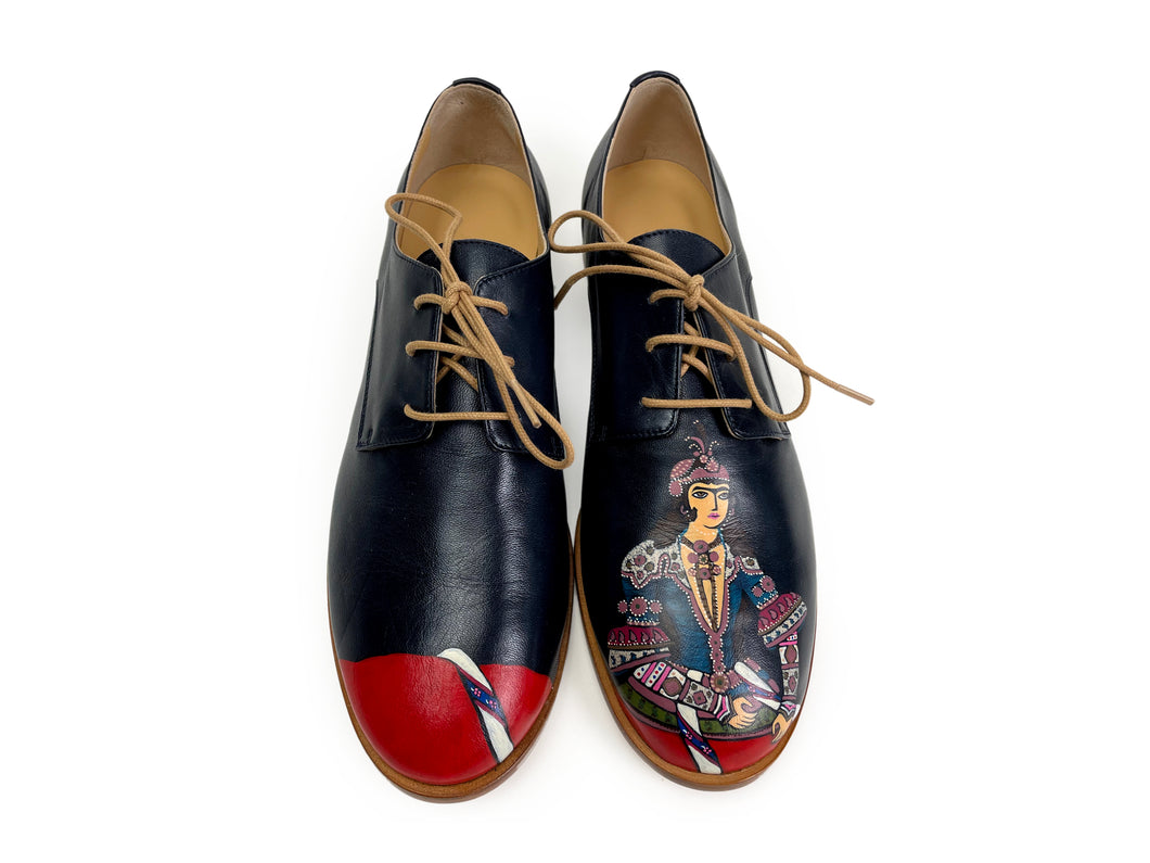 Navy comfortable leather oxford Italian shoes with a hand-painted Queen design and bold red paint on the toes.