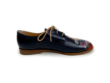 Load image into Gallery viewer, Navy comfortable leather oxford Italian shoes with a hand-painted Queen design and bold red paint on the toes.
