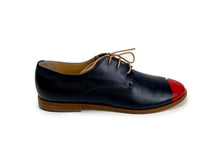 Load image into Gallery viewer, Navy comfortable leather oxford Italian shoes with a hand-painted Queen design and bold red paint on the toes.
