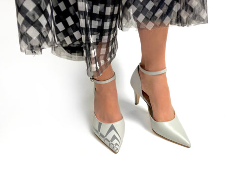 handpainted Italian comfortable gray pumps heels with pattern design