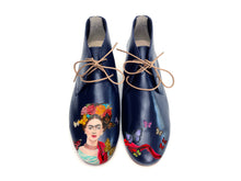 Load image into Gallery viewer, Pair of navy blue chukka boot shoes with frida design
