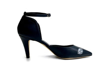 Load image into Gallery viewer, handpainted Italian comfortable navy blue heels pumps with black and white flower design
