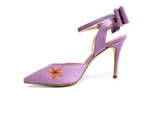 Load image into Gallery viewer, handpainted Italian comfortable lilac pumps heels with shell design
