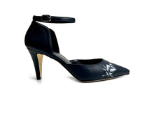 Load image into Gallery viewer, handpainted Italian comfortable navy blue heels pumps with black and white flower design

