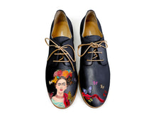 Load image into Gallery viewer, Pair of oxford navy blue shoes with frida design
