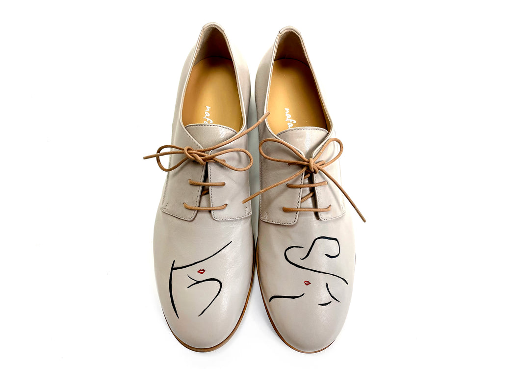handpainted Italian comfortable oxford ivory shoes with line art red lipstick design