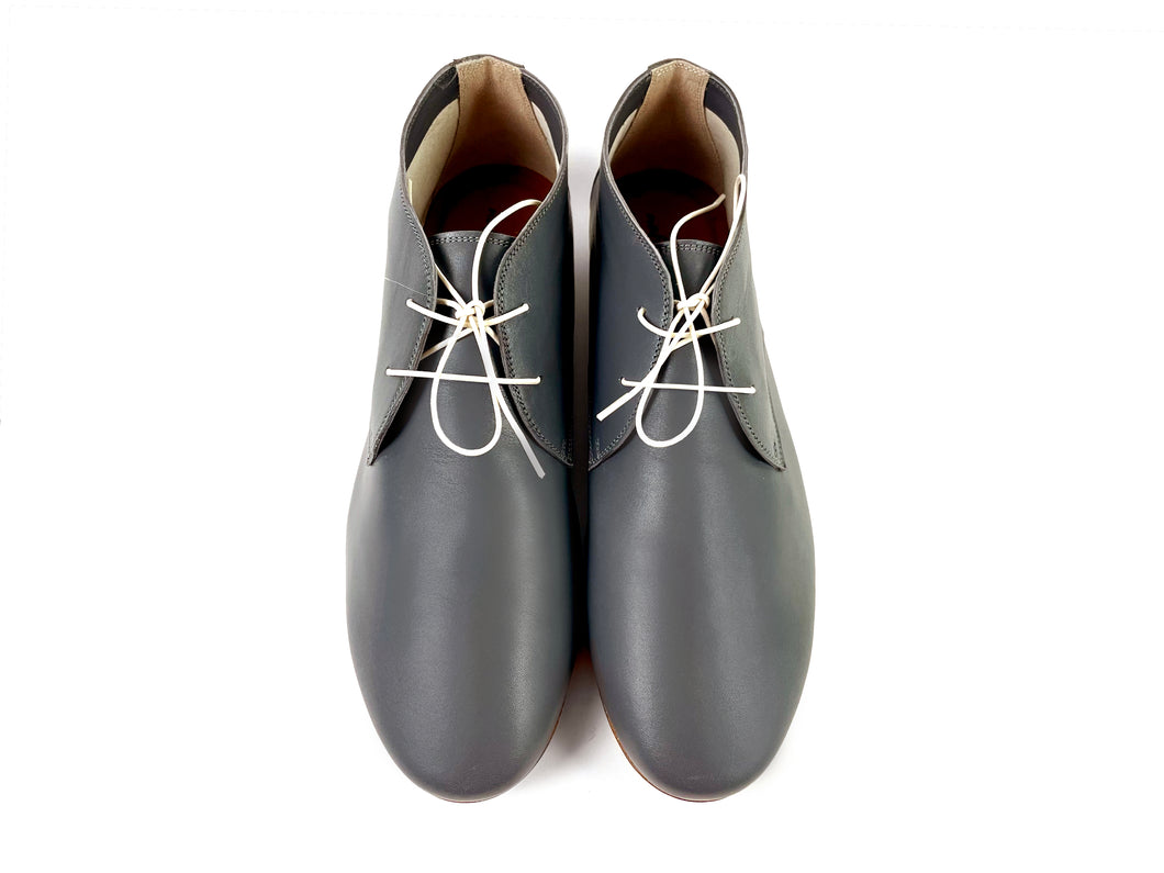 handpainted Italian comfortable chukka men boots with classic design