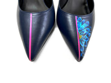 Load image into Gallery viewer, handpainted Italian comfortable navy blue  heels pumps with digital design
