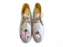 Load image into Gallery viewer, Gray Italian leather shoes with a graceful carnation motif, symbolizing love and admiration
