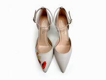 Load image into Gallery viewer, handpainted Italian comfortable beige heels pumps  with flower design
