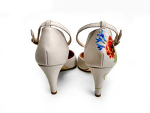 Load image into Gallery viewer, handpainted Italian comfortable beige heels pumps  with flower design

