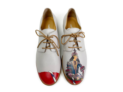 handpainted Italian comfortable oxford ivory shoes with queen design