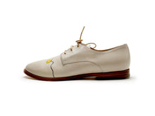 Load image into Gallery viewer, handpainted Italian comfortable Ivory Oxford shoes with line art design
