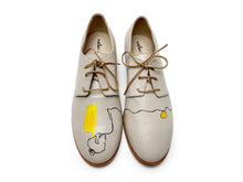 Load image into Gallery viewer, handpainted Italian comfortable ivory oxford shoes with line art design
