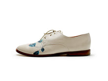 Load image into Gallery viewer, handpainted Italian comfortable oxford ivory shoes with leaf design
