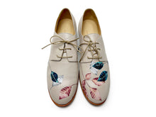 Load image into Gallery viewer, handpainted Italian comfortable oxford ivory shoes with leaf design

