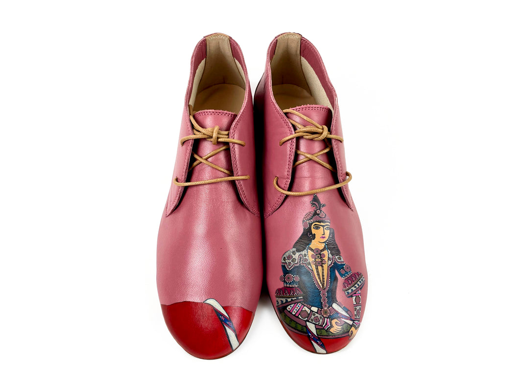 handpainted Italian comfortable chukka boots mauve with queen design