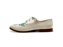 Load image into Gallery viewer, handpainted Italian comfortable oxford ivory shoes with leaf design
