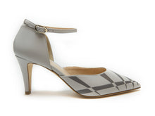 Load image into Gallery viewer, handpainted Italian comfortable gray pumps heels with pattern design
