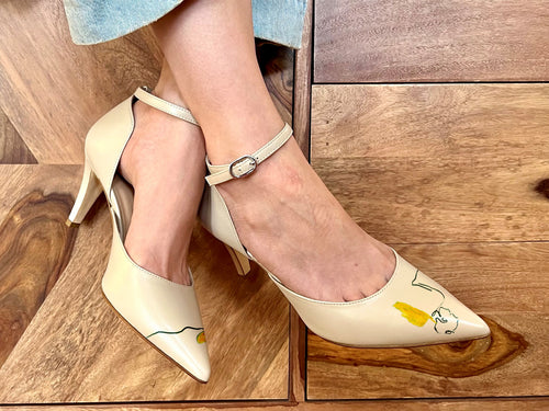 handpainted Italian comfortable beige heels pumps with line art design