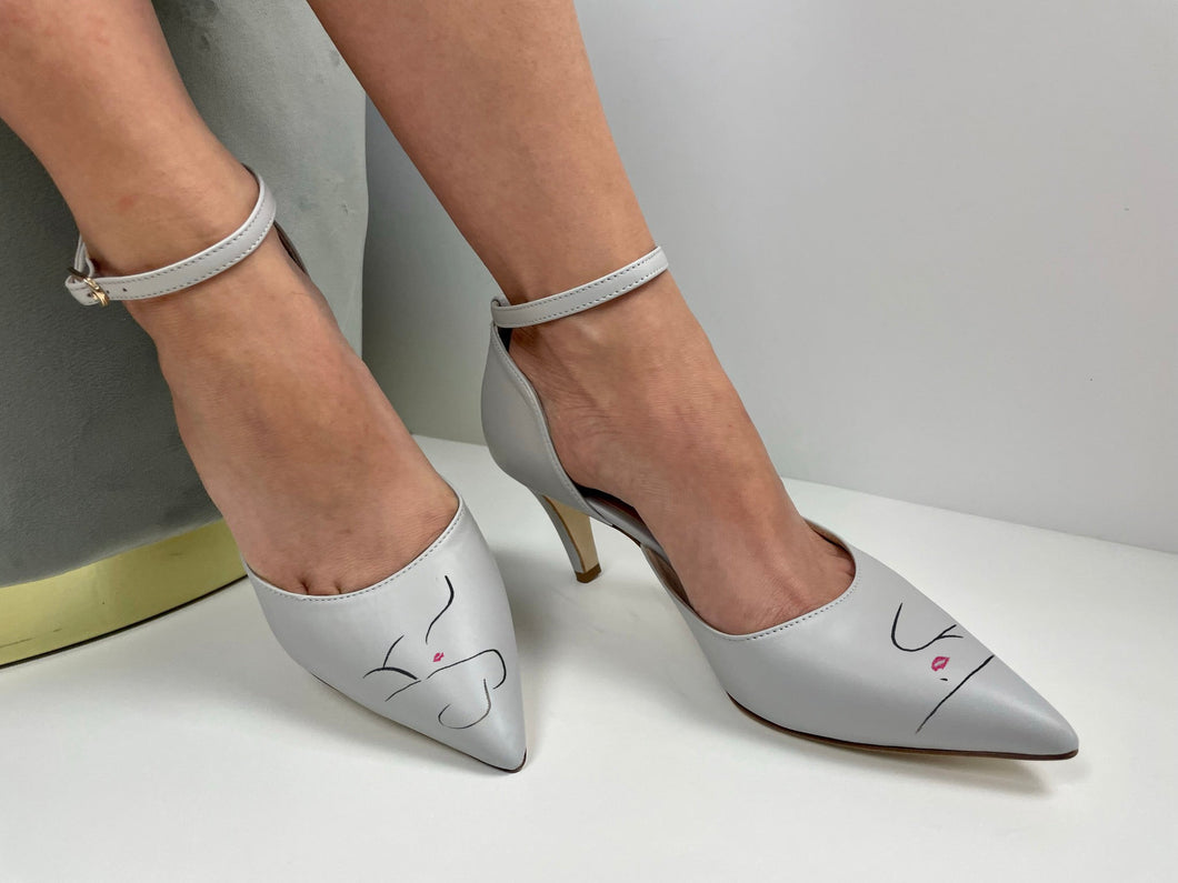 handpainted Italian comfortable gray heels pumps with line art red lipstick design