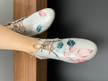 Load image into Gallery viewer, handpainted Italian comfortable gray chukka boots with leaf design
